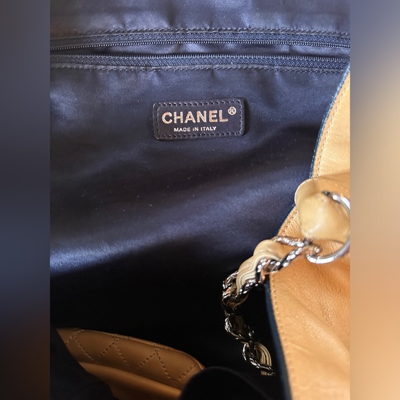 Authentic Chanel XL lambskin soft yellow Tote/Weekender bag - Picture 6 of 16